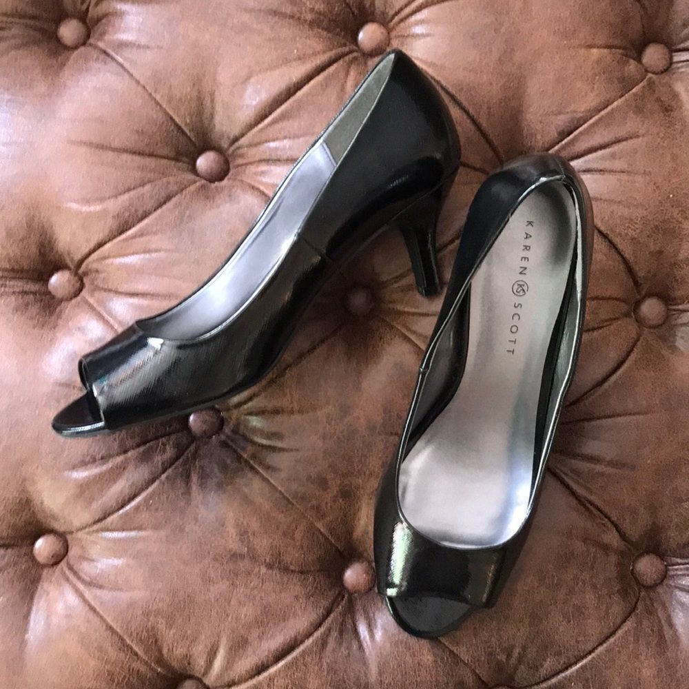 Karen Scott 10 Black Peep Toe Pumps High Heels Glossy Shoe
